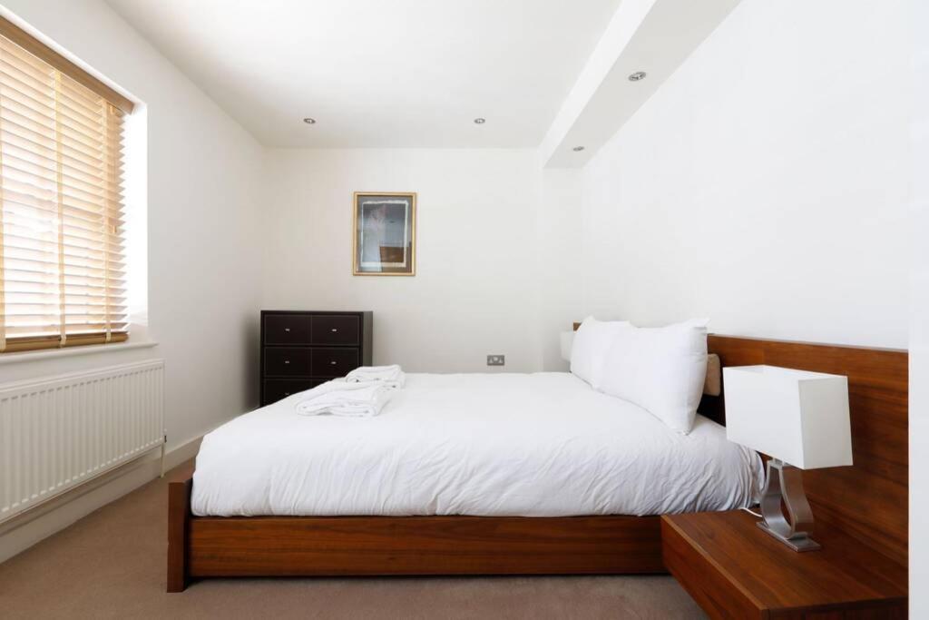 Beautiful 2 Bedroom Mews House With Parking By The Beach Hove Esterno foto
