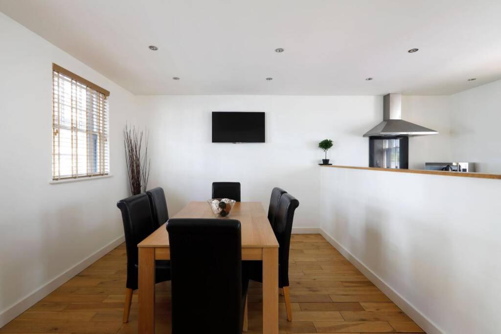 Beautiful 2 Bedroom Mews House With Parking By The Beach Hove Esterno foto
