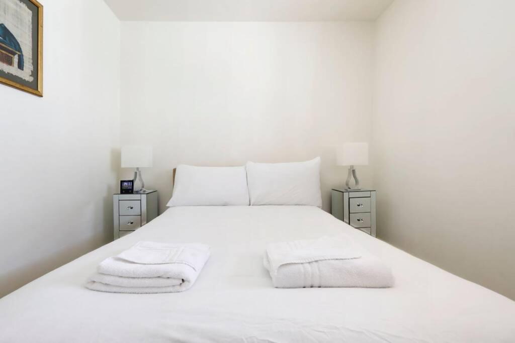 Beautiful 2 Bedroom Mews House With Parking By The Beach Hove Esterno foto
